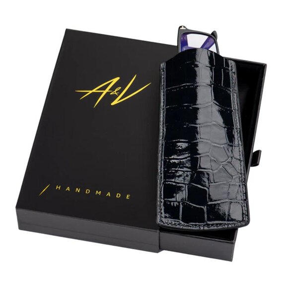 Luxury Calfskin Glasses Case – Alligator‑Style Texture - Lacquer Black - Picture 2 of 3